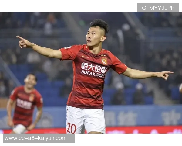 国足首练现场直击于汉超布置训练设施吕焯毅接受媒体采访分享感受