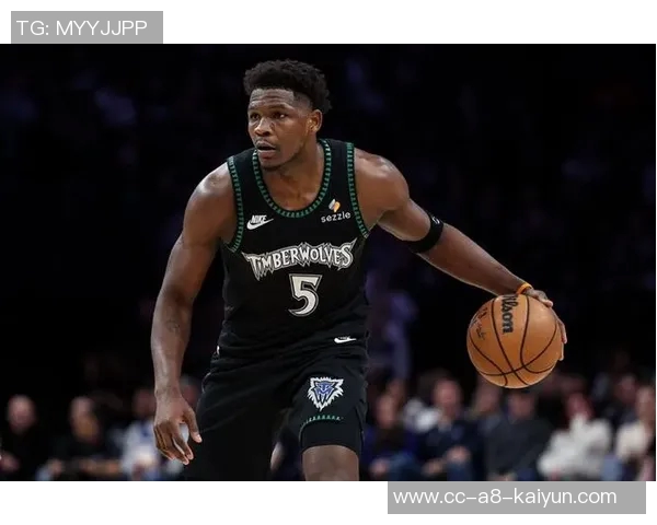 媒体人分析爱德华兹进攻端表现提升展现出更强自信心与关键时刻阅读能力 媒体人分析爱德华兹进攻端表现提升展现出更强自信心与关键时刻阅读能力