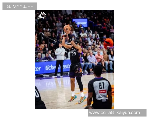 布克称赞马克威廉姆斯攻防两端表现出色球队急需他的贡献