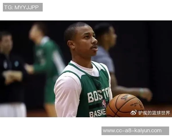 小托马斯重返母校华盛顿大学观看比赛社交媒体热情欢迎他回归 小托马斯重返母校华盛顿大学观看比赛社交媒体热情欢迎他回归